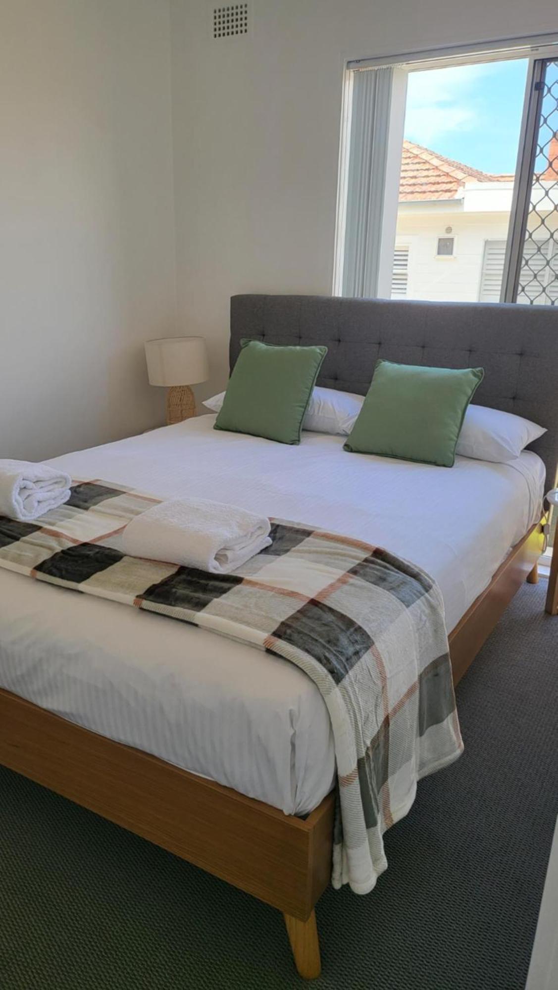 Husky 19 Beautifully Appointed Apartments - Great Location - In The Heart Of Husky ฮัสกิสสัน ภายนอก รูปภาพ