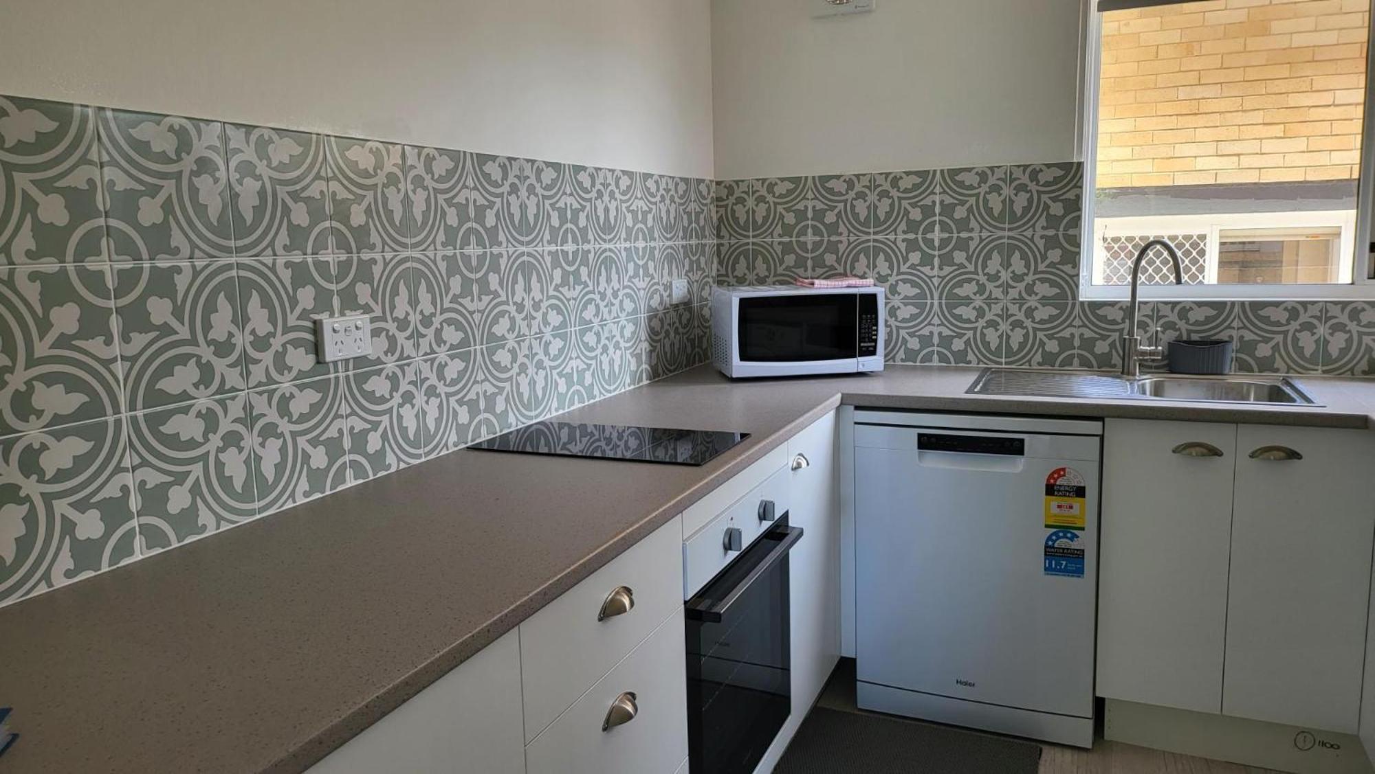 Husky 19 Beautifully Appointed Apartments - Great Location - In The Heart Of Husky ฮัสกิสสัน ภายนอก รูปภาพ