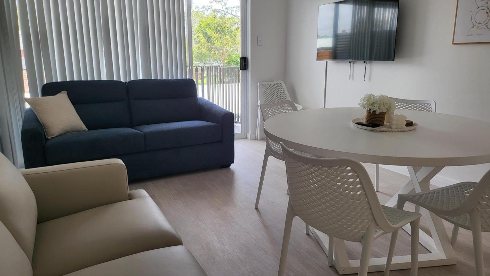 Husky 19 Beautifully Appointed Apartments - Great Location - In The Heart Of Husky ฮัสกิสสัน ภายนอก รูปภาพ