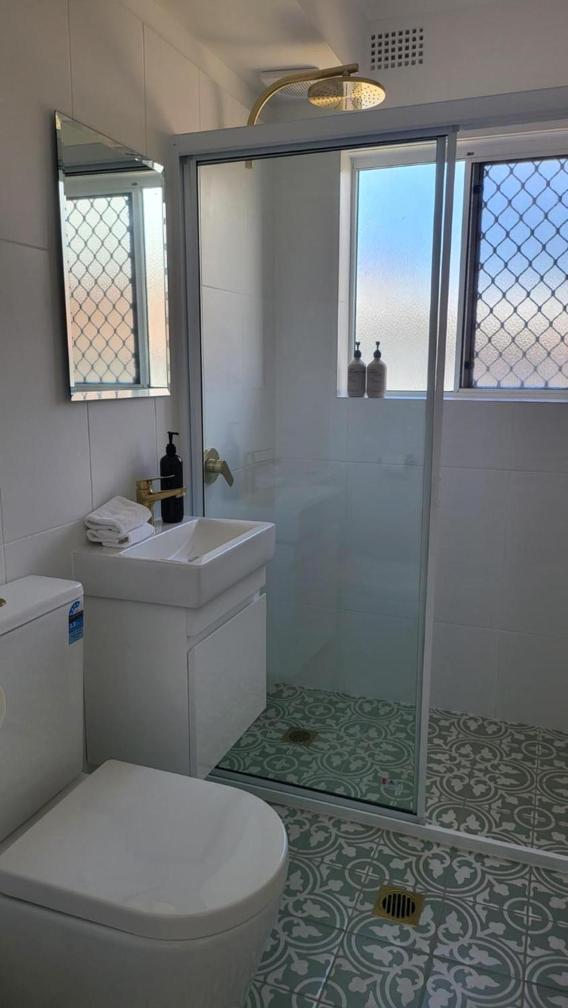 Husky 19 Beautifully Appointed Apartments - Great Location - In The Heart Of Husky ฮัสกิสสัน ภายนอก รูปภาพ