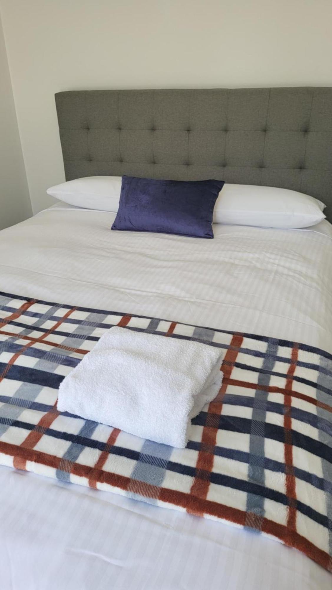 Husky 19 Beautifully Appointed Apartments - Great Location - In The Heart Of Husky ฮัสกิสสัน ภายนอก รูปภาพ