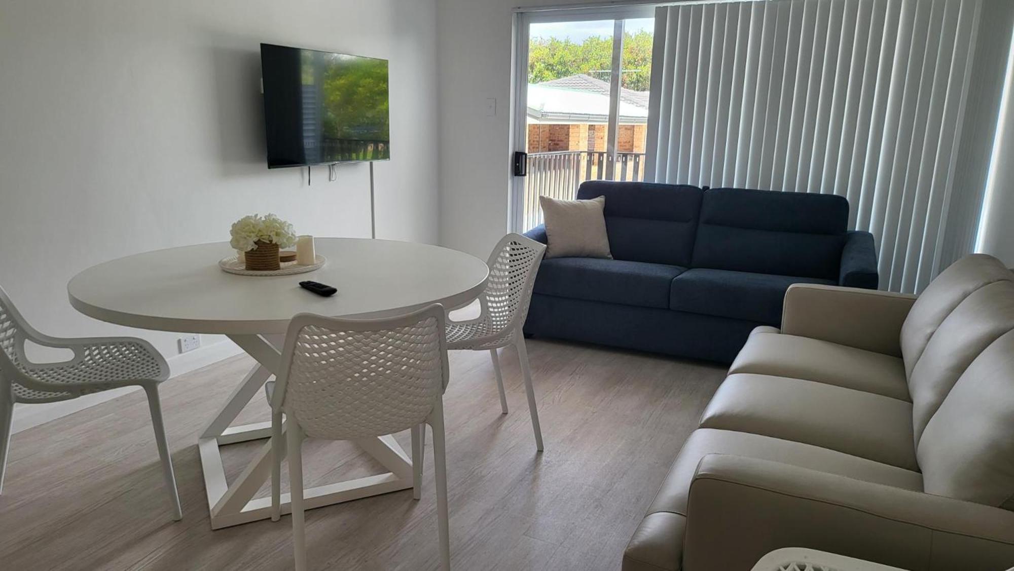 Husky 19 Beautifully Appointed Apartments - Great Location - In The Heart Of Husky ฮัสกิสสัน ภายนอก รูปภาพ