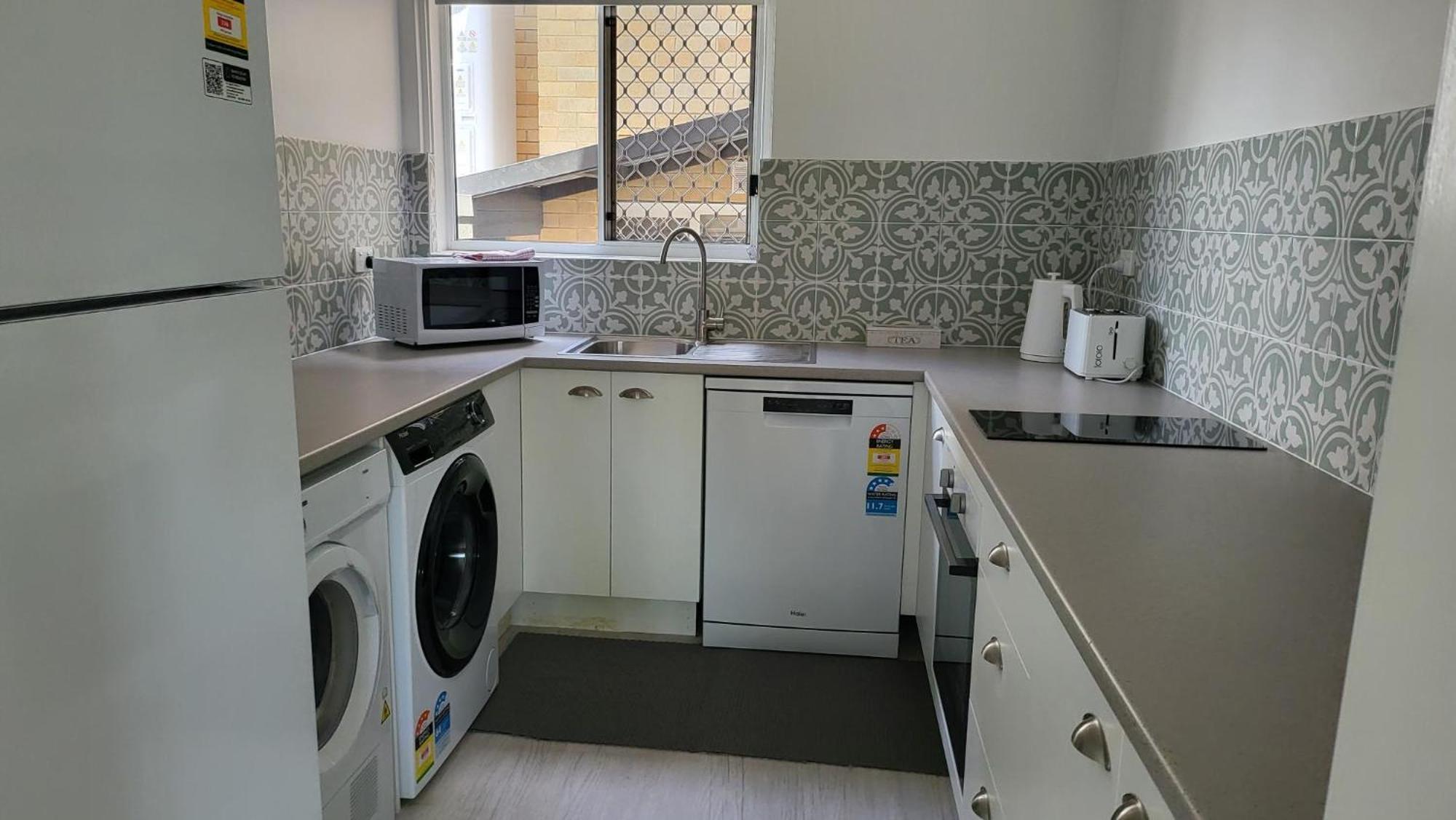 Husky 19 Beautifully Appointed Apartments - Great Location - In The Heart Of Husky ฮัสกิสสัน ภายนอก รูปภาพ