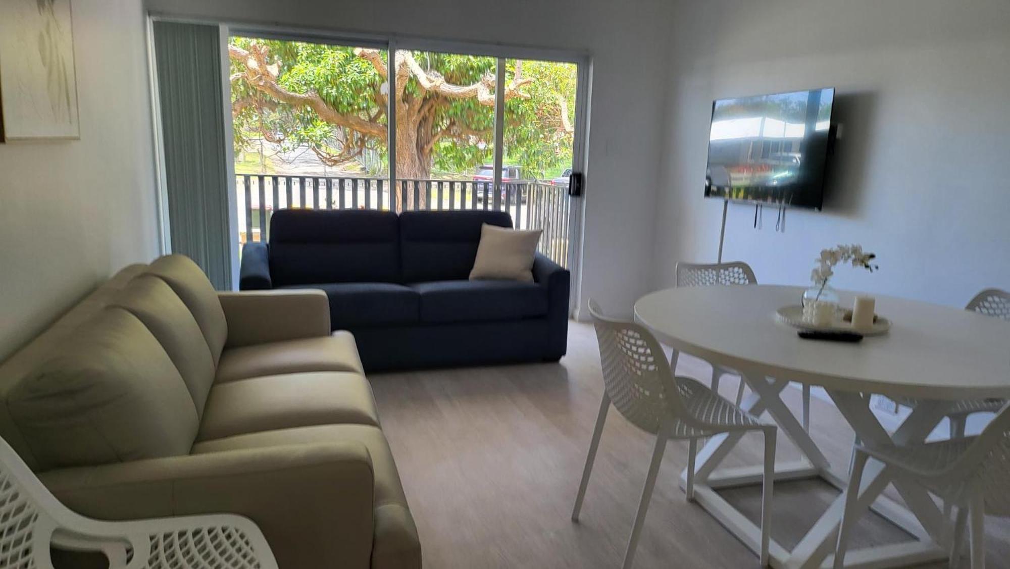 Husky 19 Beautifully Appointed Apartments - Great Location - In The Heart Of Husky ฮัสกิสสัน ภายนอก รูปภาพ