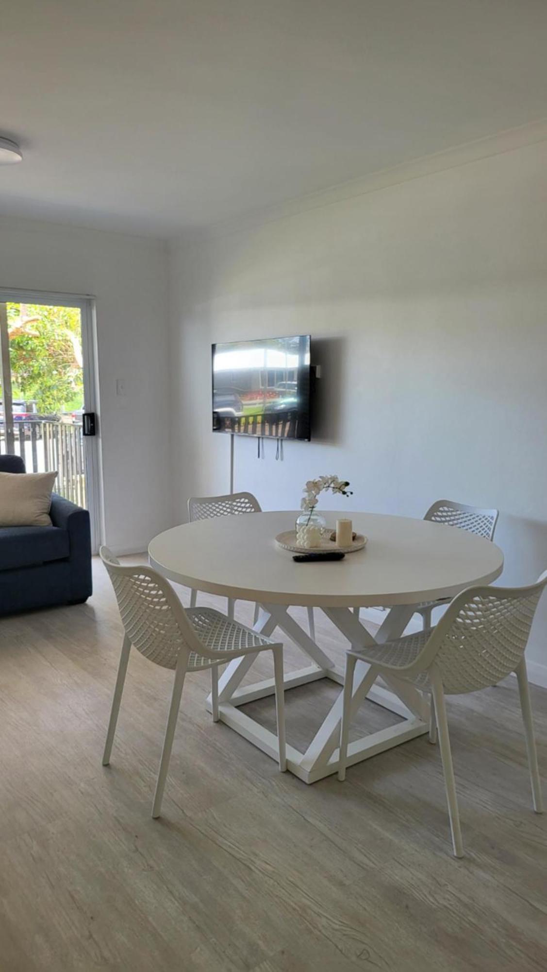 Husky 19 Beautifully Appointed Apartments - Great Location - In The Heart Of Husky ฮัสกิสสัน ภายนอก รูปภาพ