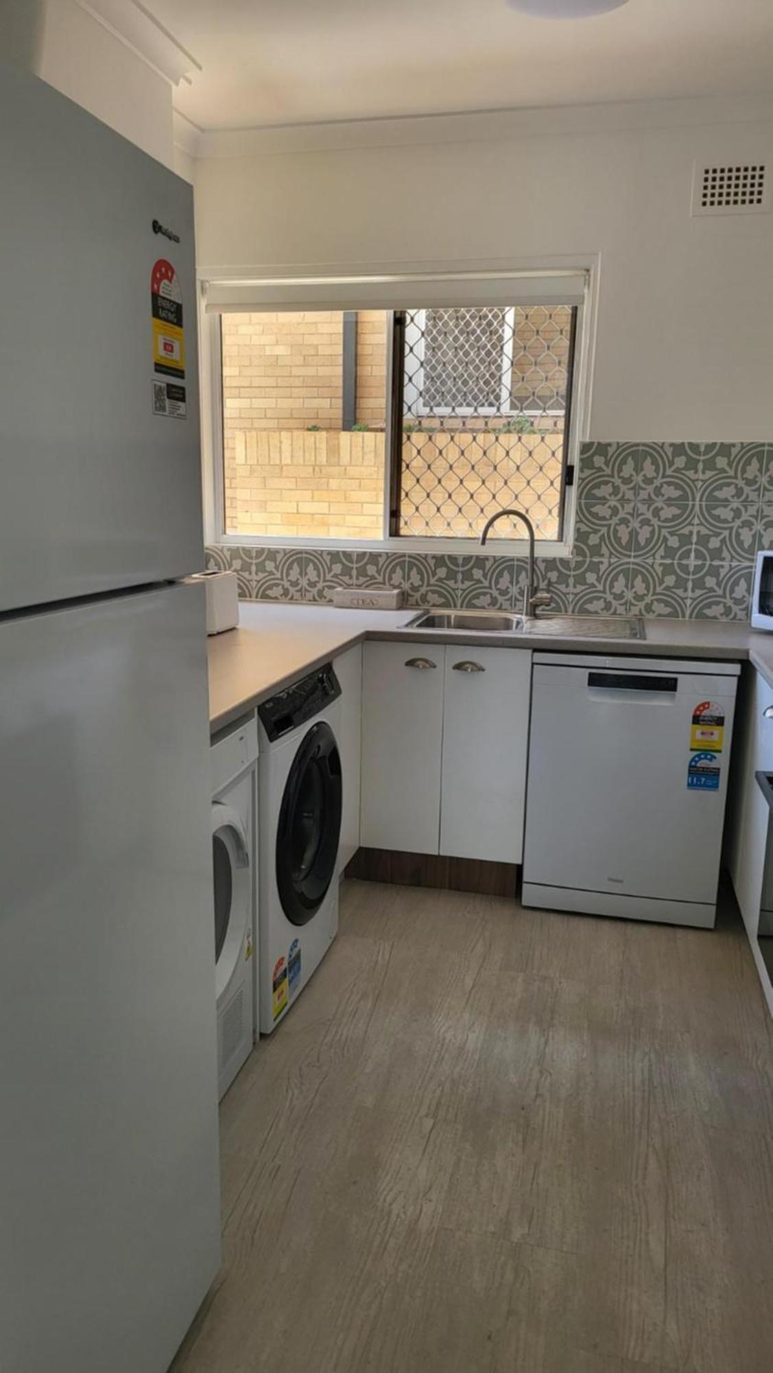 Husky 19 Beautifully Appointed Apartments - Great Location - In The Heart Of Husky ฮัสกิสสัน ภายนอก รูปภาพ