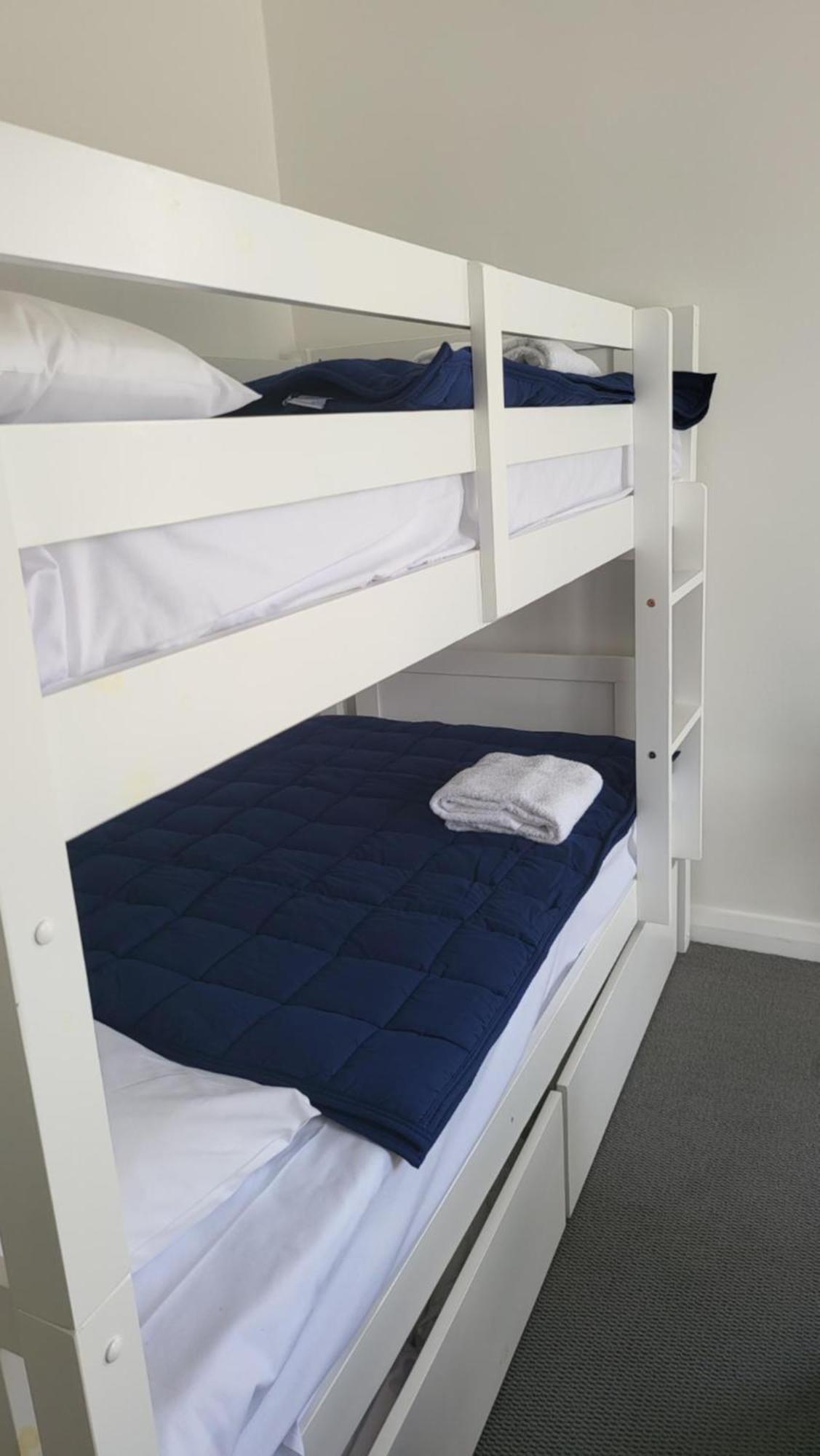 Husky 19 Beautifully Appointed Apartments - Great Location - In The Heart Of Husky ฮัสกิสสัน ภายนอก รูปภาพ