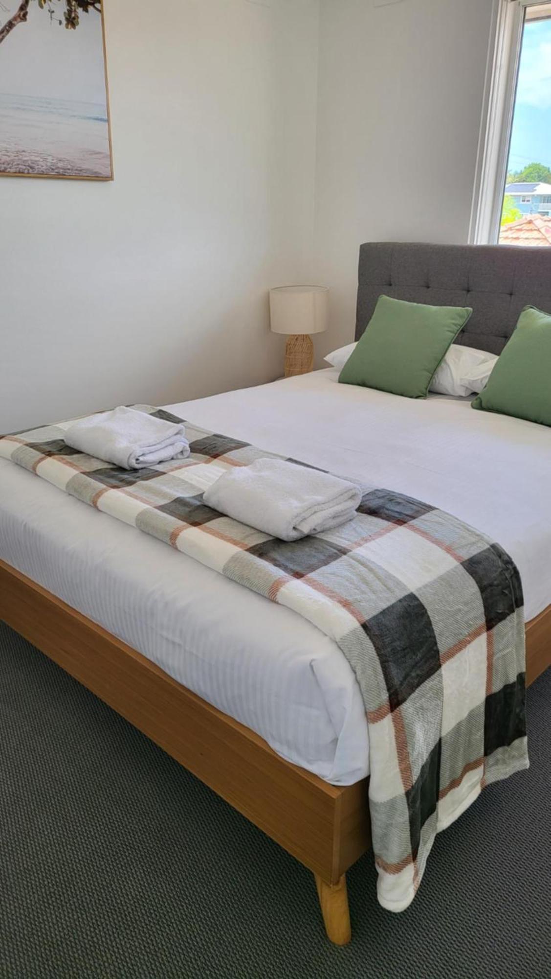 Husky 19 Beautifully Appointed Apartments - Great Location - In The Heart Of Husky ฮัสกิสสัน ภายนอก รูปภาพ