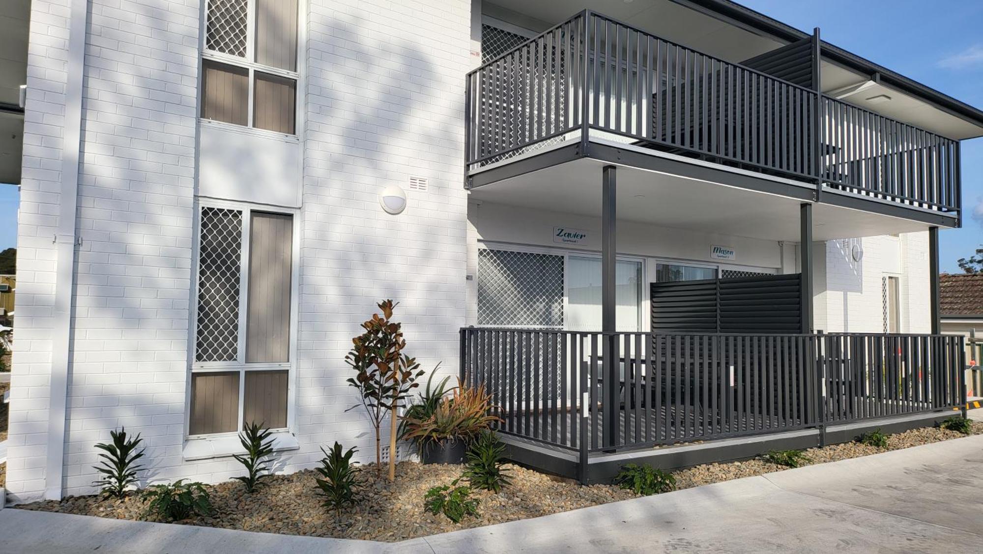 Husky 19 Beautifully Appointed Apartments - Great Location - In The Heart Of Husky ฮัสกิสสัน ภายนอก รูปภาพ