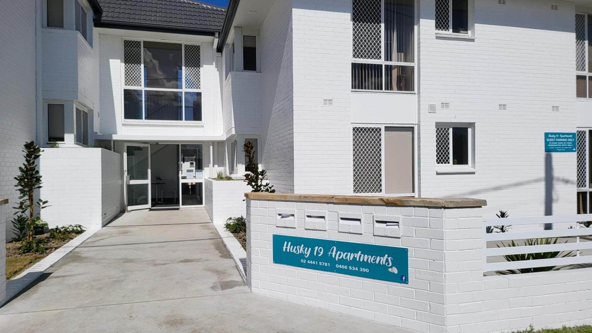 Husky 19 Beautifully Appointed Apartments - Great Location - In The Heart Of Husky ฮัสกิสสัน ภายนอก รูปภาพ